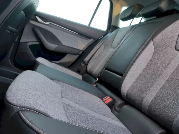 Škoda Octavia Combi Top Selection 1,5 Tsi 11 - foto 27