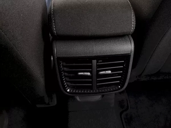 Škoda Fabia Selection 1,0 Tsi 70 kw - foto 25