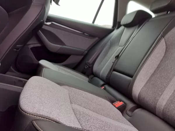 Škoda Octavia Combi Top Selection 1,5 Tsi 11 - foto 28