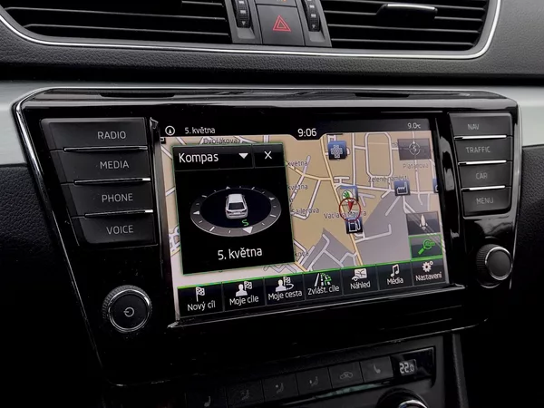 Škoda Superb Combi Ambition Business 2,0 T - foto 19