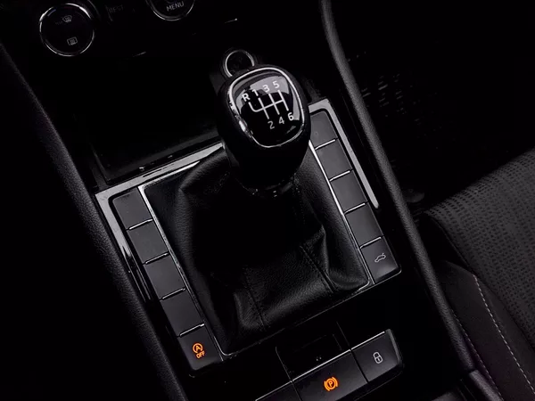 Škoda Superb Combi Ambition Business 2,0 T - foto 22