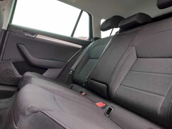 Škoda Superb Combi Ambition Business 2,0 T - foto 26