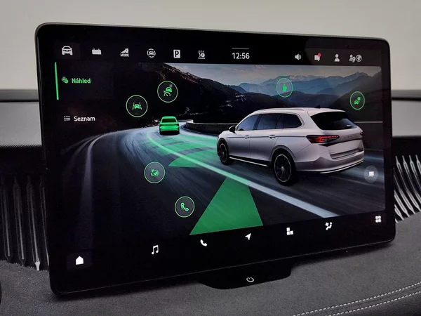 Škoda Superb Combi SportLine 1,5 Tsi iV DSG - foto 25