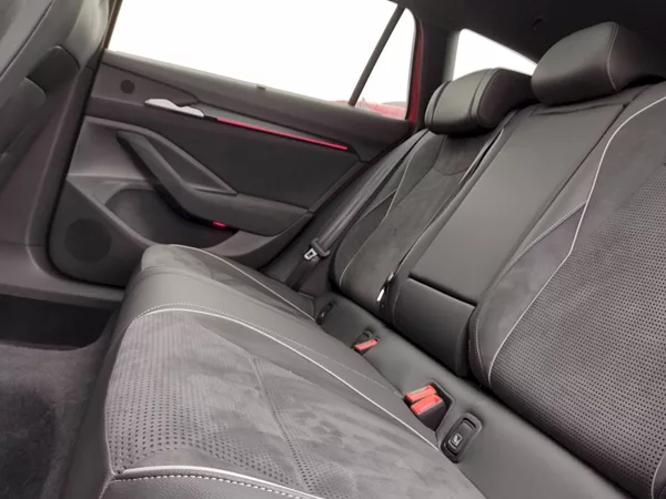 Škoda Superb Combi SportLine 1,5 Tsi iV DSG - foto 36