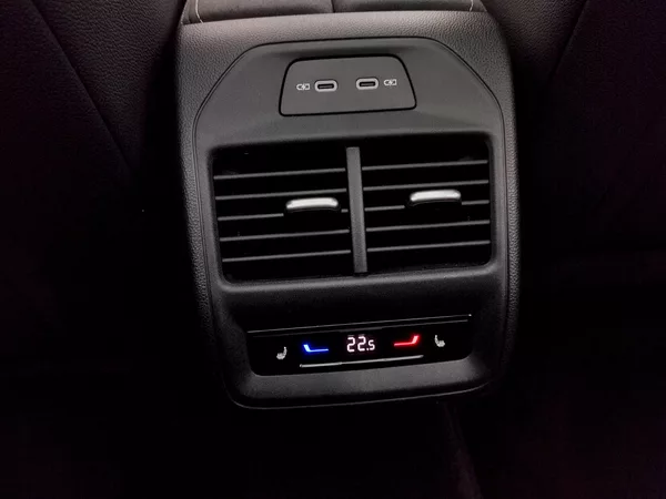 Škoda Superb Combi SportLine 1,5 Tsi iV DSG - foto 37