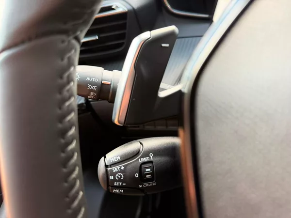 Peugeot 2008 ALLURE Pack 1.2PT 130 EAT8 - foto 20
