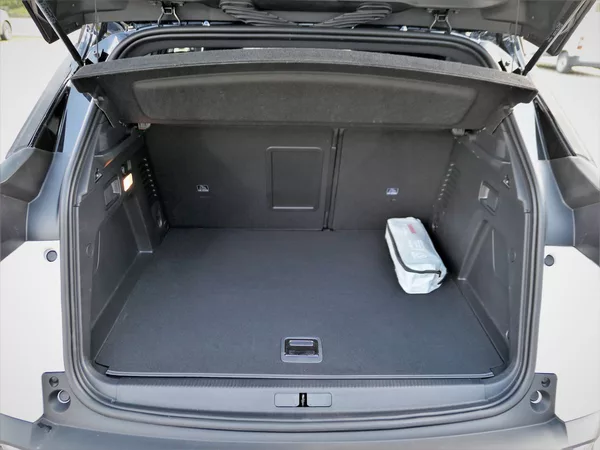 Peugeot 3008 GT Plug-in HYBRID 225 e-EAT8 - foto 5