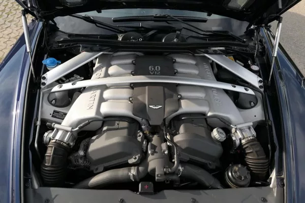 Aston Martin DB9 6,0i top stav - foto 15