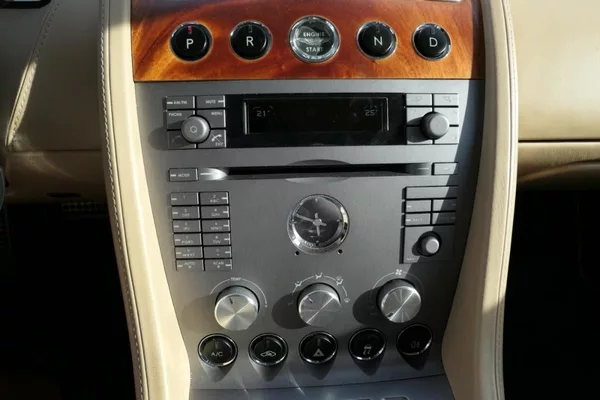 Aston Martin DB9 6,0i top stav - foto 18