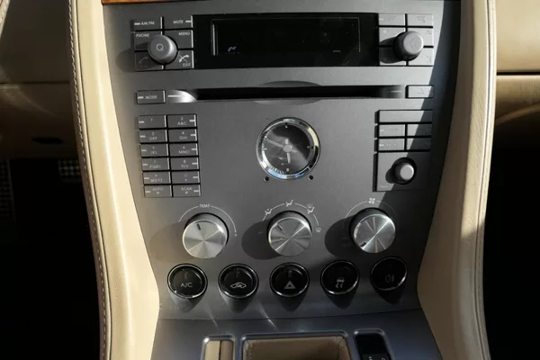 Aston Martin DB9 6,0i top stav - foto 20