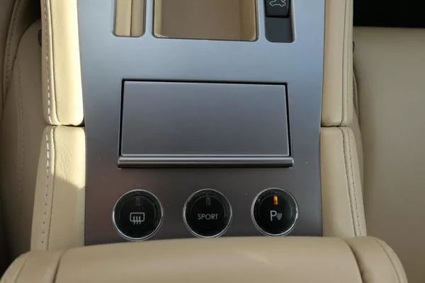 Aston Martin DB9 6,0i top stav - foto 21