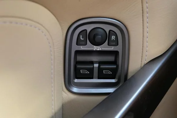 Aston Martin DB9 6,0i top stav - foto 22