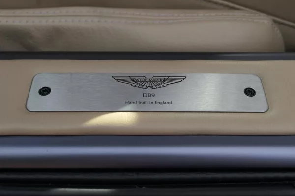 Aston Martin DB9 6,0i top stav - foto 23