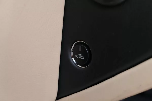 Aston Martin DB9 6,0i top stav - foto 24