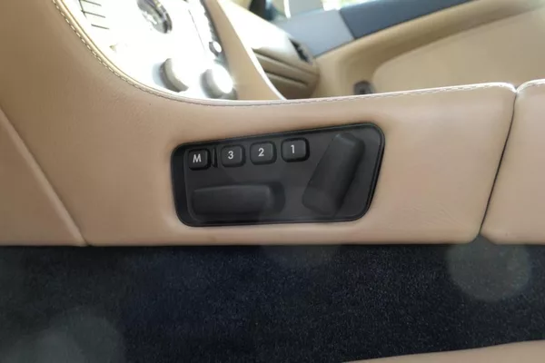 Aston Martin DB9 6,0i top stav - foto 8