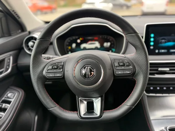 MG HS 1.5TGI 7DCT EXCITE - foto 2