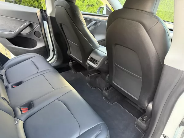 Tesla Model Y DUAL MOTOR-LONG RANGE-TAŽNÉ - foto 13