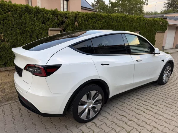Tesla Model Y DUAL MOTOR-LONG RANGE-TAŽNÉ - foto 6