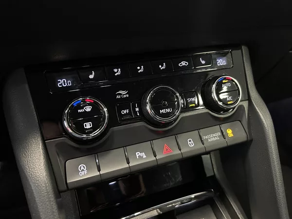 Škoda Karoq 1.6TDi Style Plus LED NAVI TZ - foto 10