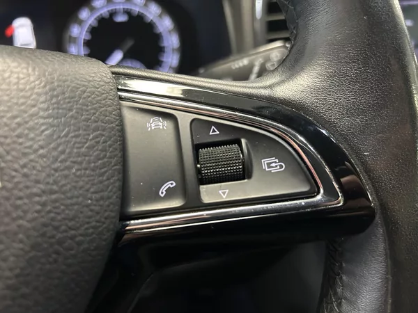 Škoda Karoq 1.6TDi Style Plus LED NAVI TZ - foto 17