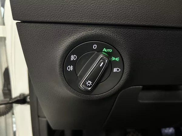 Škoda Karoq 1.6TDi Style Plus LED NAVI TZ - foto 18