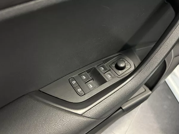 Škoda Karoq 1.6TDi Style Plus LED NAVI TZ - foto 8