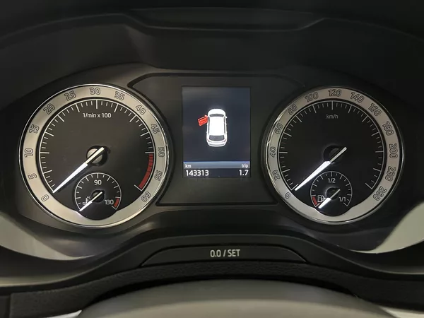 Škoda Karoq 1.6TDi Style Plus LED NAVI TZ - foto 9