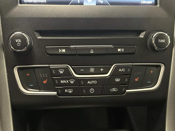 Ford Mondeo 2.0TDCi Aut Titanium LED 110kW - foto 17