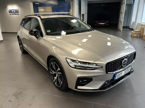 Volvo V60 ULTRA DARK DCT LED Panora HUD