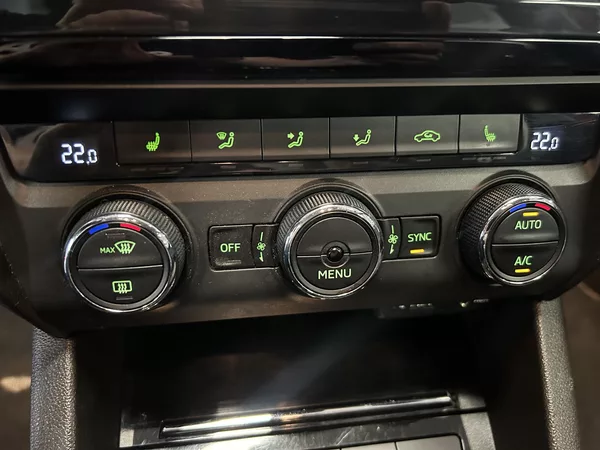 Škoda Octavia 2.0TDi L&K DSG Bi-x ACC Canton - foto 16