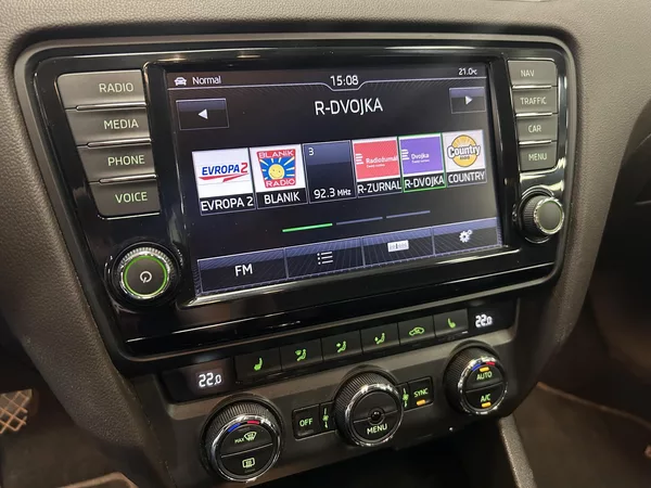 Škoda Octavia 2.0TDi L&K DSG Bi-x ACC Canton - foto 22