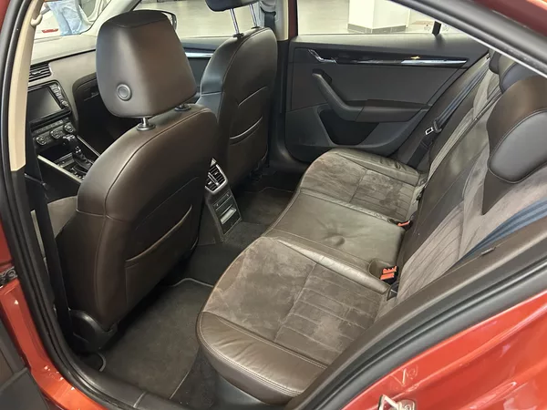 Škoda Octavia 2.0TDi L&K DSG Bi-x ACC Canton - foto 29