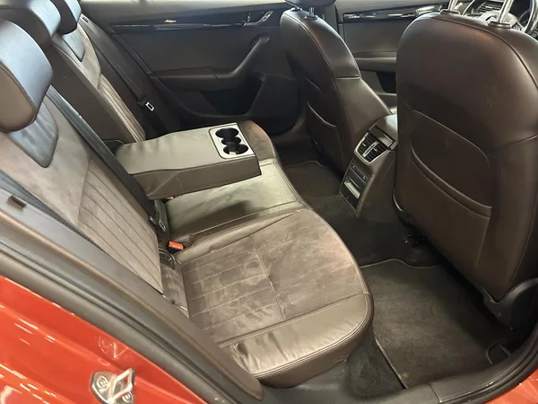 Škoda Octavia 2.0TDi L&K DSG Bi-x ACC Canton - foto 32
