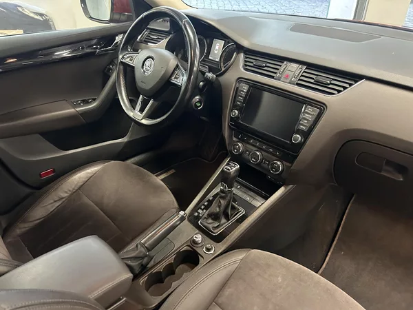 Škoda Octavia 2.0TDi L&K DSG Bi-x ACC Canton - foto 34