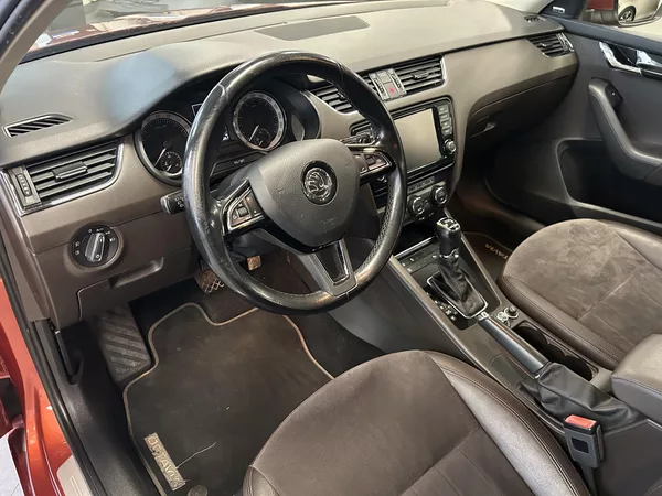 Škoda Octavia 2.0TDi L&K DSG Bi-x ACC Canton - foto 6