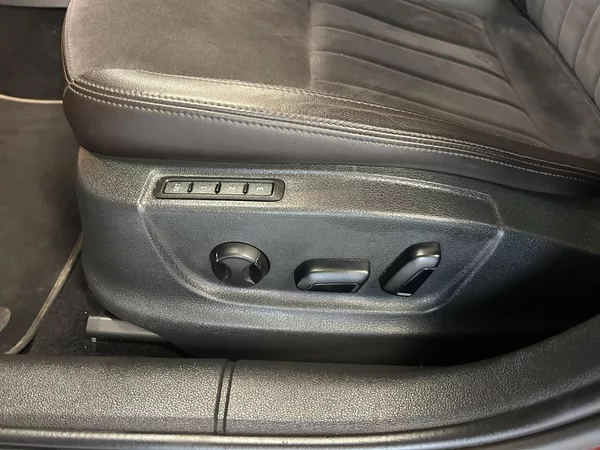 Škoda Octavia 2.0TDi L&K DSG Bi-x ACC Canton - foto 7