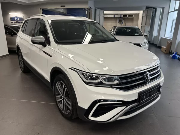 Volkswagen Tiguan Allspace 2.0TDi DSG 4MOTION MATRIX HUD