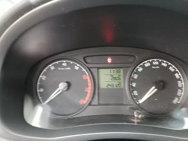 Škoda Fabia 1.2 HTP Classic - foto 11