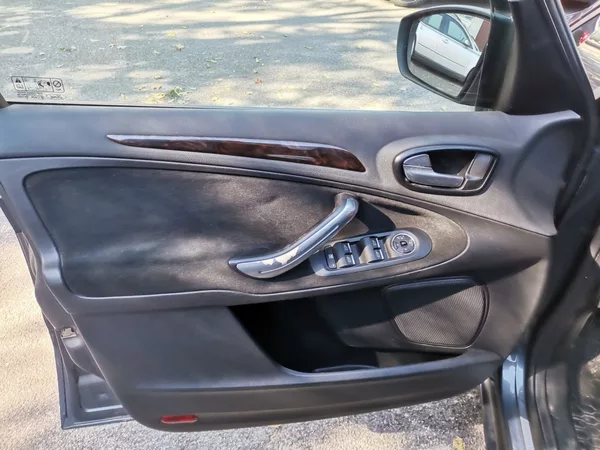Ford Galaxy 2.0TDCi 103kw GHIA Panor. ČR - foto 8