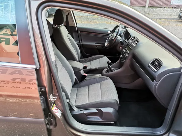Volkswagen Golf 1.4TSi 90kw Temp AC PDC Tažné - foto 14