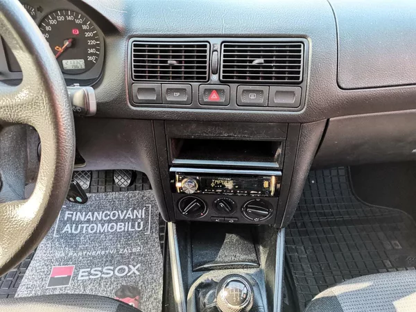 Volkswagen Golf 1.6i 77kw Klima ESP 5dv. - foto 13