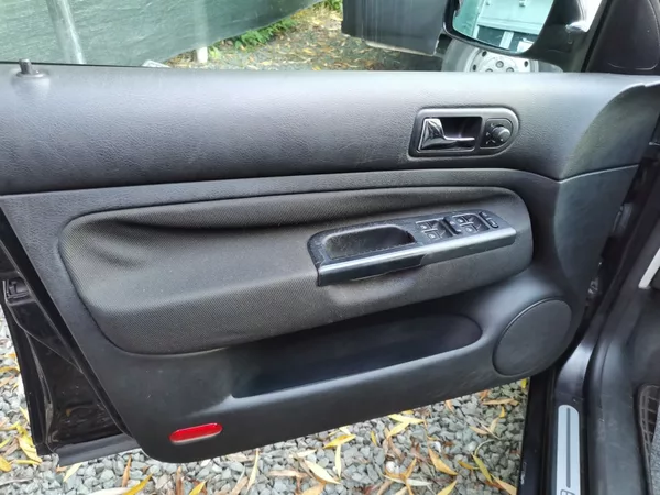 Volkswagen Golf 1.6i 77kw Klima ESP 5dv. - foto 9