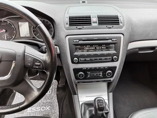 Škoda Octavia 1.4TSi 90kw Elegance PDC - foto 12