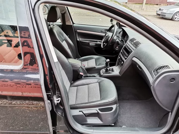 Škoda Octavia 1.4TSi 90kw Elegance PDC - foto 14