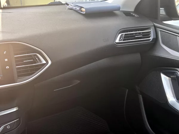 Peugeot 308 bHDi ČR, *SERV.KNÍŽKA* - foto 29