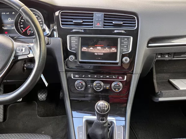 Volkswagen Golf 1,4TSi Highline 92kW, SERV.KN - foto 32