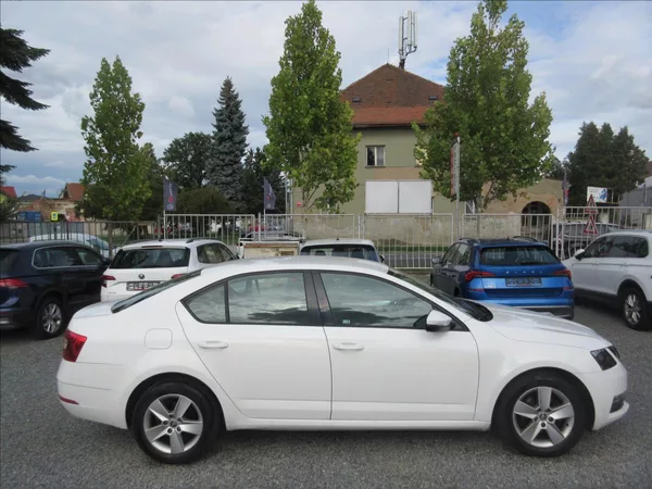 Škoda Octavia 1,6 TDI 85kW - foto 4