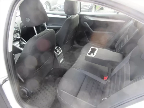 Škoda Octavia 1,6 TDI 85kW - foto 7