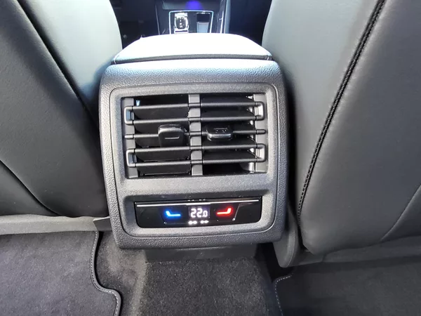 Volkswagen Golf Variant R-Line People 1,5 eTSI-nové - foto 20