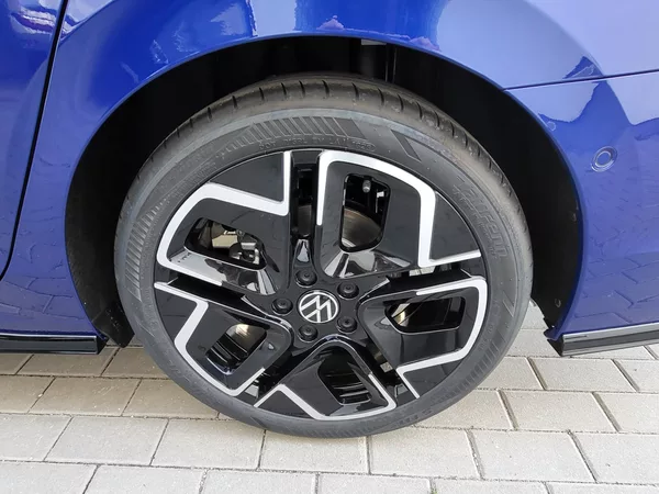 Volkswagen Golf Variant R-Line People 1,5 eTSI-nové - foto 21
